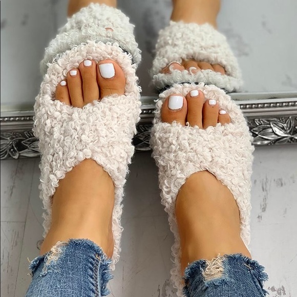 Sandals 🐏 - Picture 2 of 3